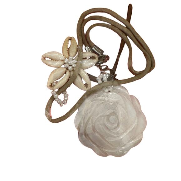 Mother of Pearl Flower Pendant and Shell Flower Pendant Necklaces NWT - Picture 1 of 5